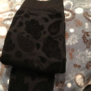 Black Paisley Fleece Leggings